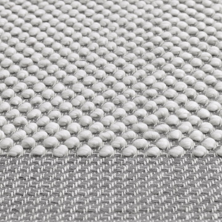 Pebble Tapis de Muuto en gris clair en détail