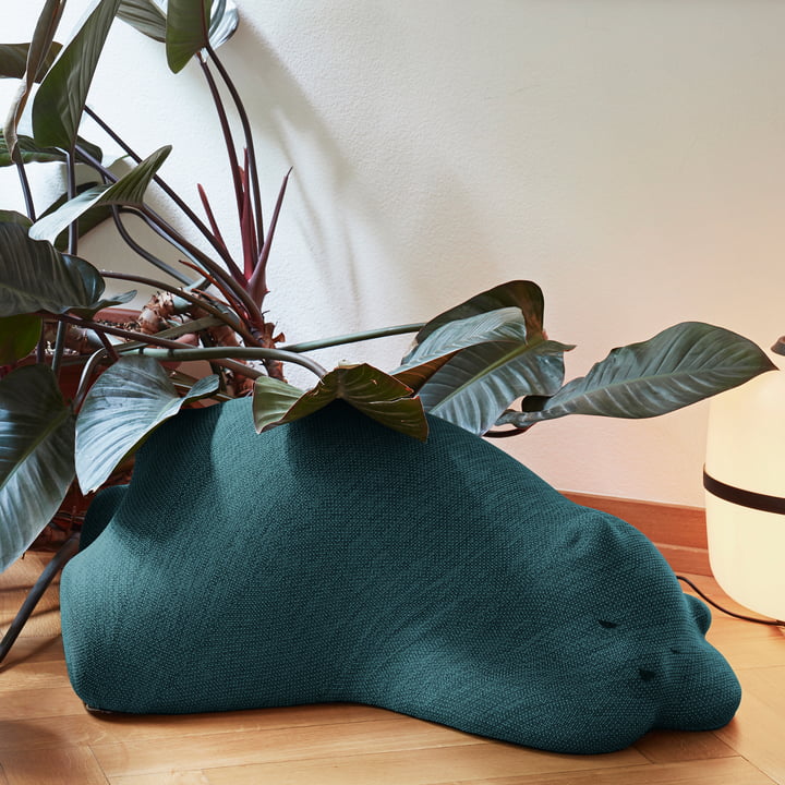 Ours au repos de Vitra en turquoise posé au sol