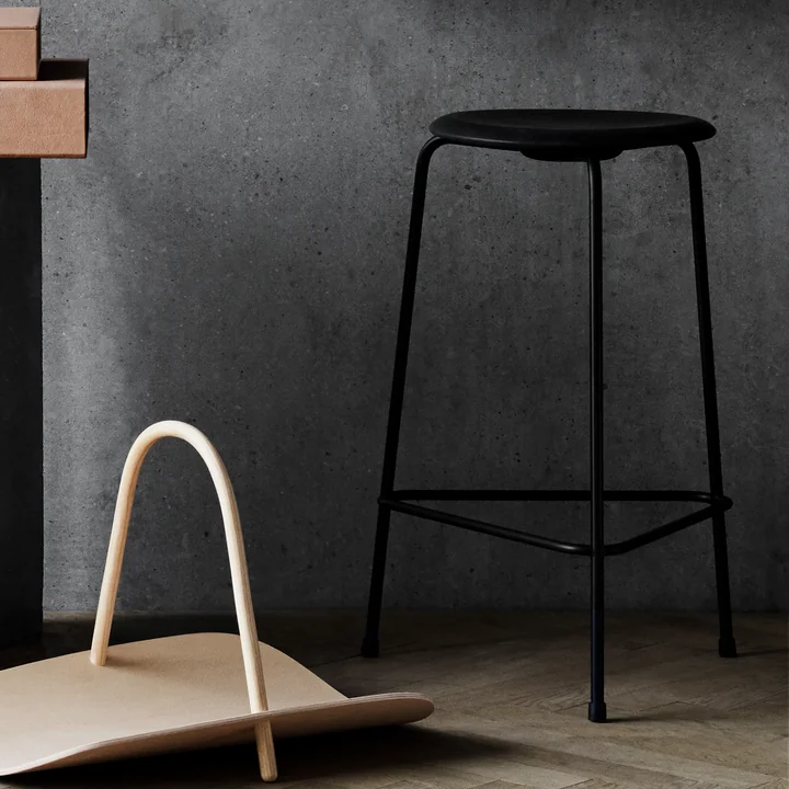 Dot Tabouret de bar de Fritz Hansen - H 65 cm, cuir noir / piètement noir