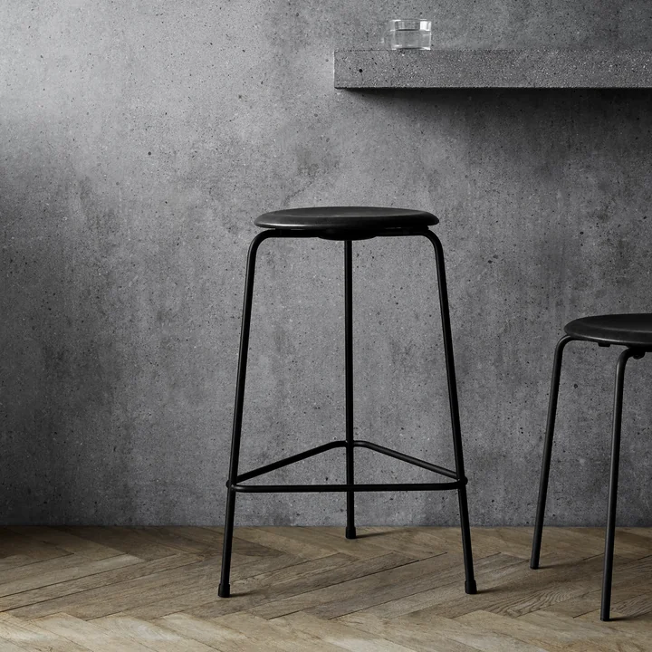 Dot Tabouret de bar de Fritz Hansen - H 65 cm, cuir noir / piètement noir