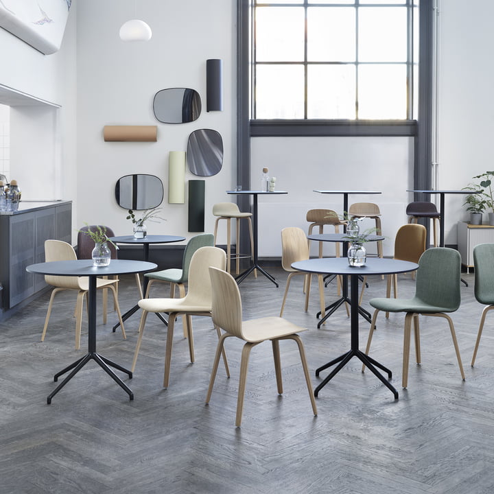 Table de café fixe, ronde en noir par Muuto dans le restaurant