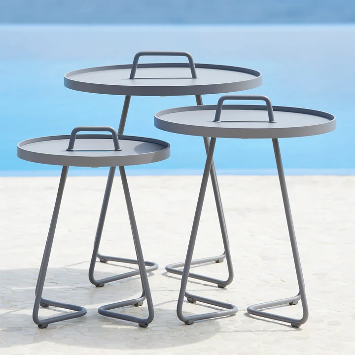 On-the-move Table d'appoint de Cane-line en gris clair