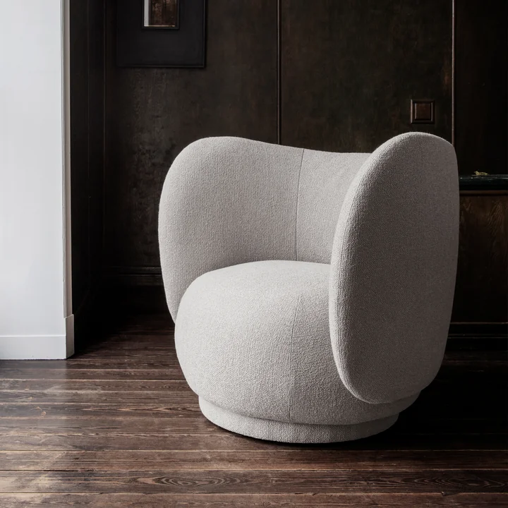 Rico Lounge Chair en Bouclé off white de Ferm Living dans le salon