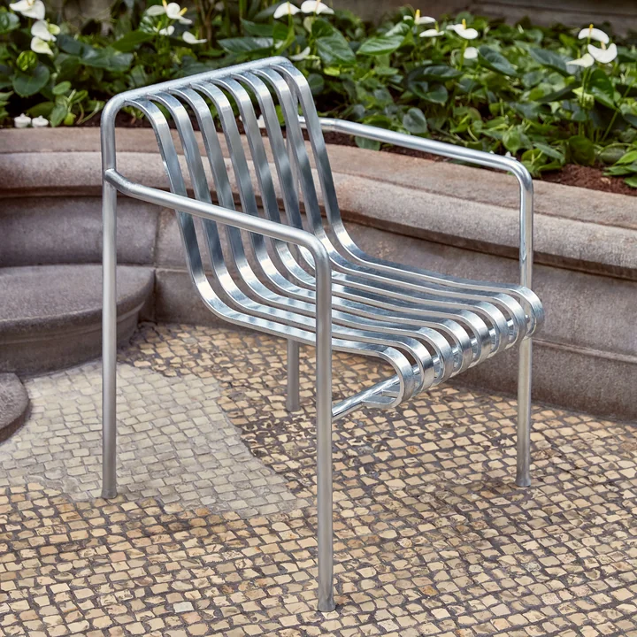 Palissade Dining Armchair de HAY hot galvanised