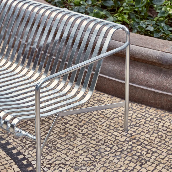 Palissade Lounge Sofa de HAY en hot galvanised