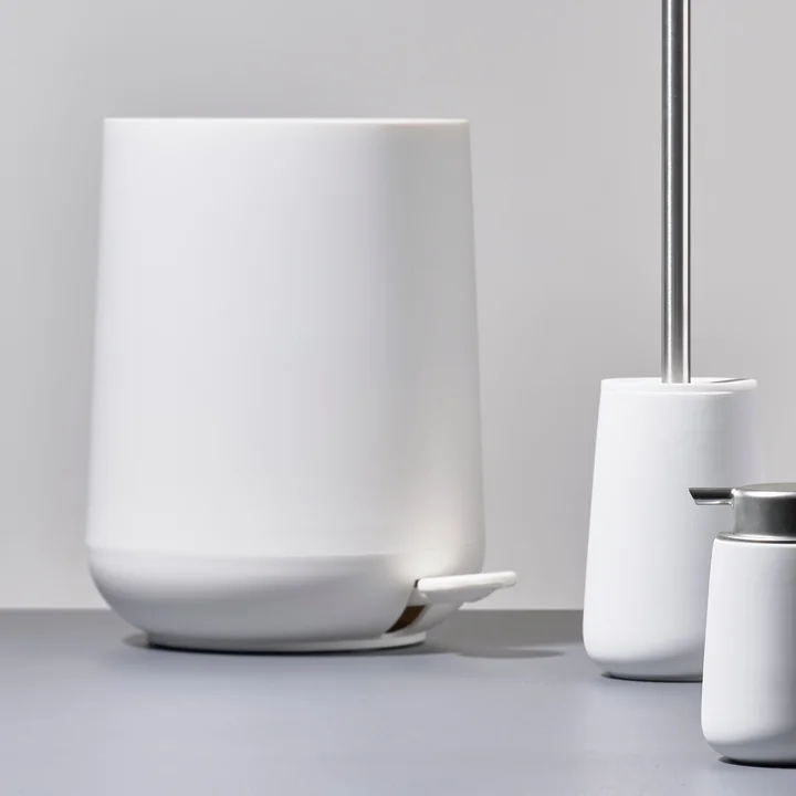 Nova Poubelle à pédale 5 litres in blanc de Zone Denmark