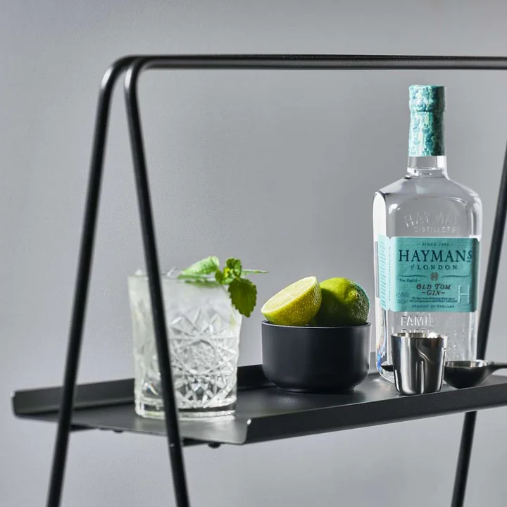 A-Table en noir de Zone Denmark comme bar