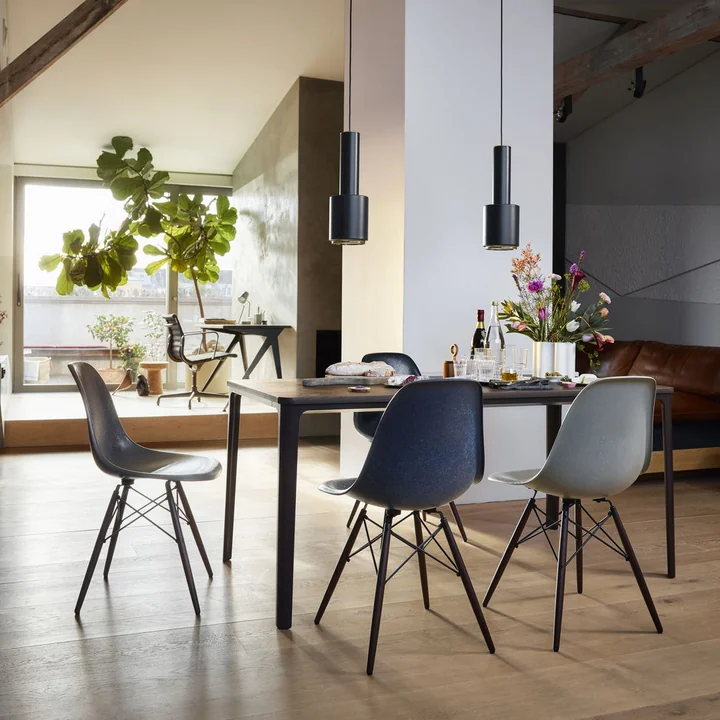 Chaise d'appoint en fibre de verre Eames DSW de Vitra