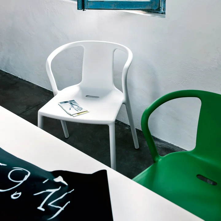 Air-Armchair de Magis à table