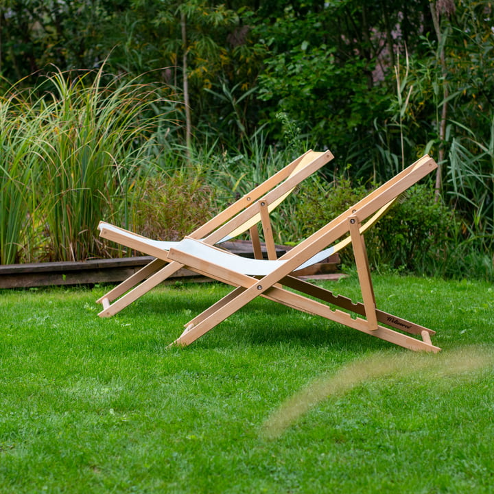 Chaise de plage par Weltevree sur la prairie