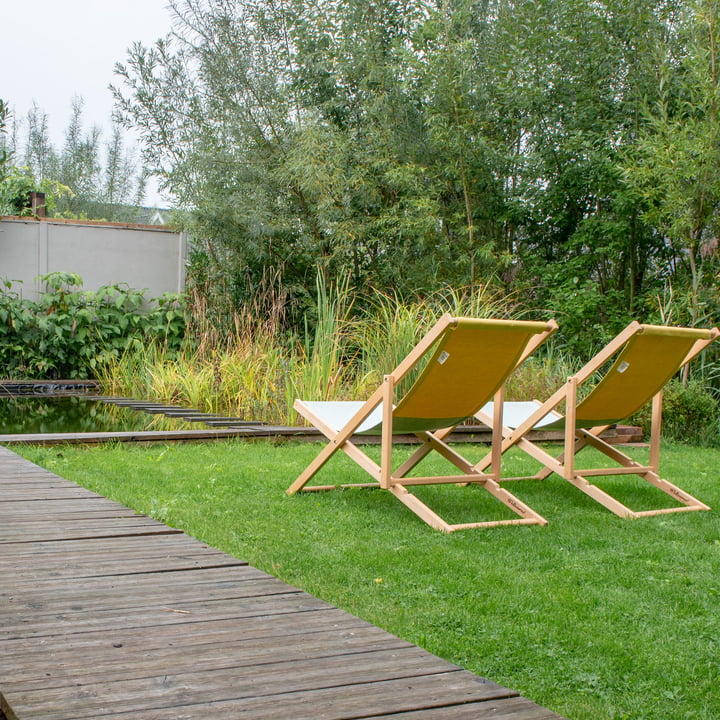 Chaise de plage par Weltevree dans le jardin 