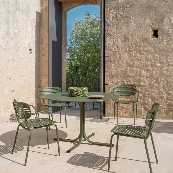 Chaise maman d'Emu sur la terrasse