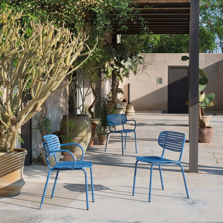 Chaise maman d'Emu sur la terrasse 