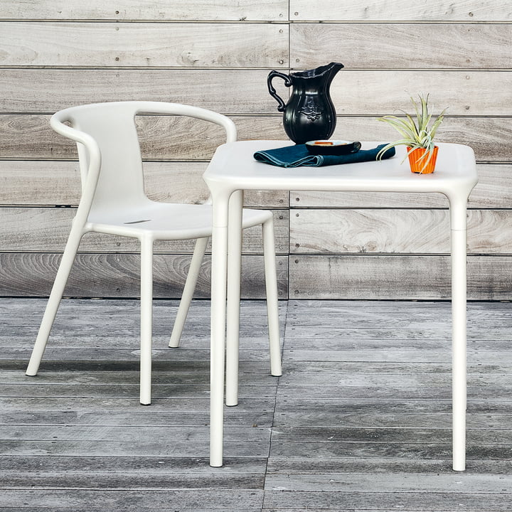 Air Table Outdoor, 65 x 65 cm et Air Armchair de Magis 