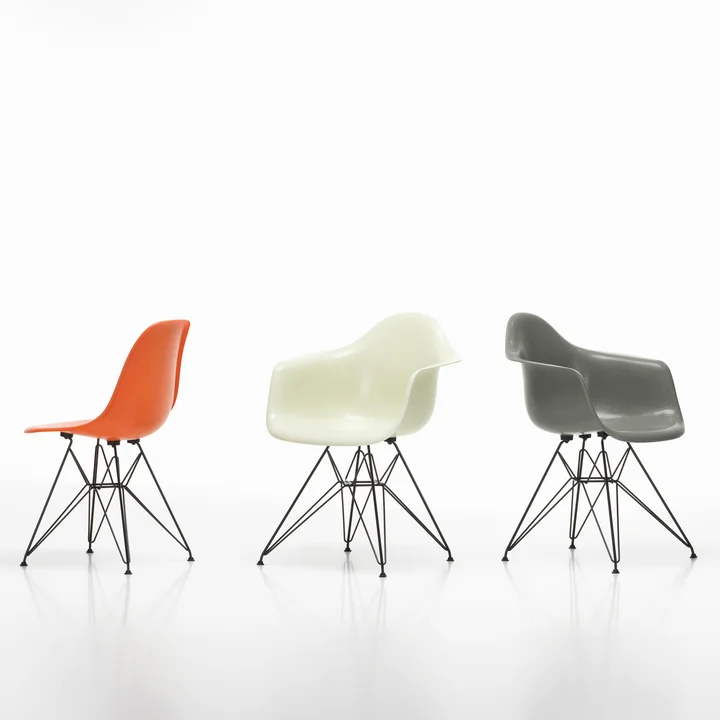 Fauteuil en fibre de verre Eames DAR par Vitra