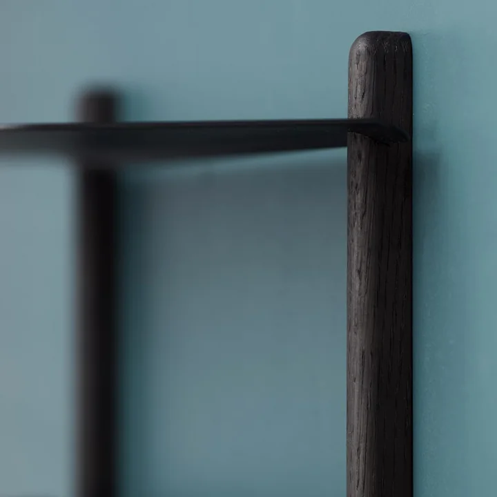 Nivo Etagère murale en noir de Gejst en détail