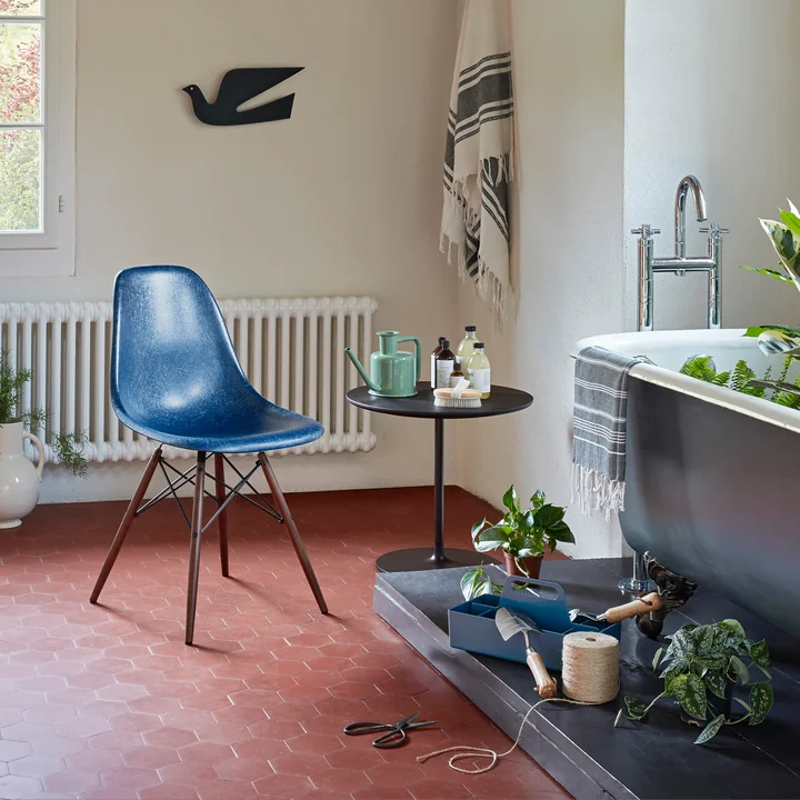 Chaise d'appoint en fibre de verre Eames DSW de Vitra
