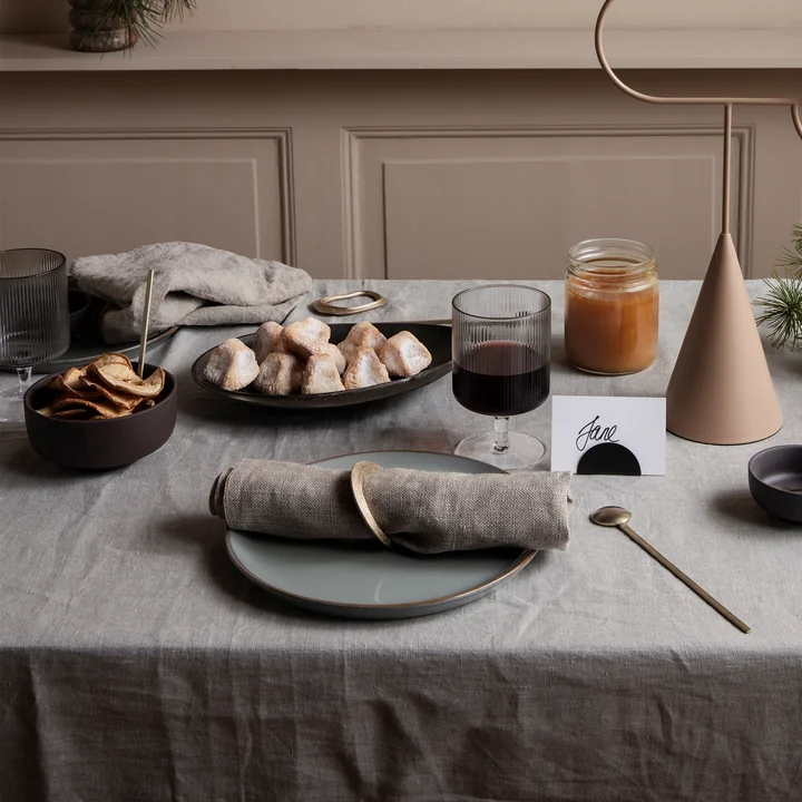 Ripple Verre à vin, ronds de serviette Flow et plateau décoratif Forest de Ferm Living