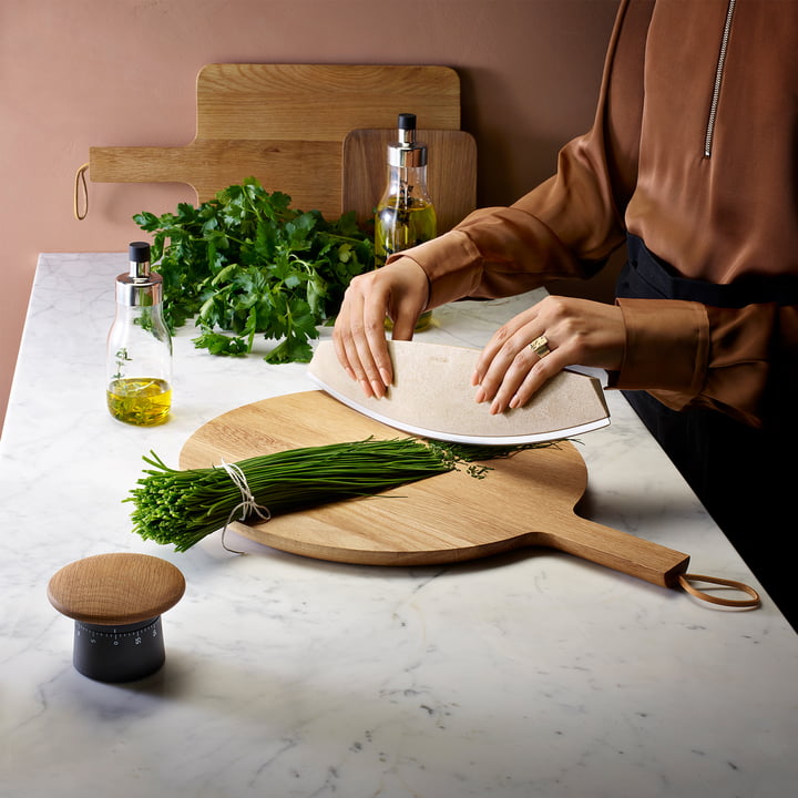 Couteau à courte durée, couteau à pizza et à herbes, Herb-Organiser auto-irrigant et planche à découper en bois Nordic Kitchen de Eva Solo