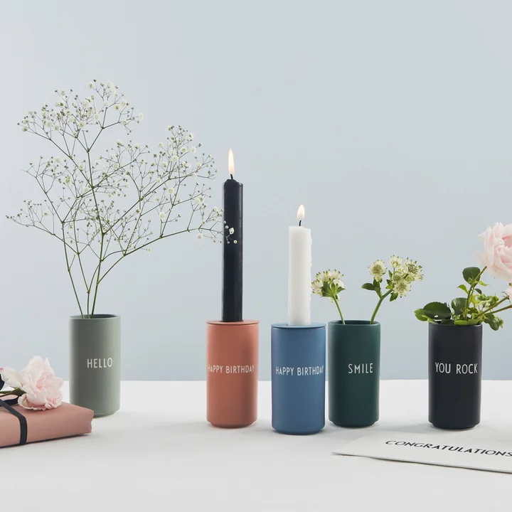 Vases en porcelaine préférés d'AJ par lettres de design