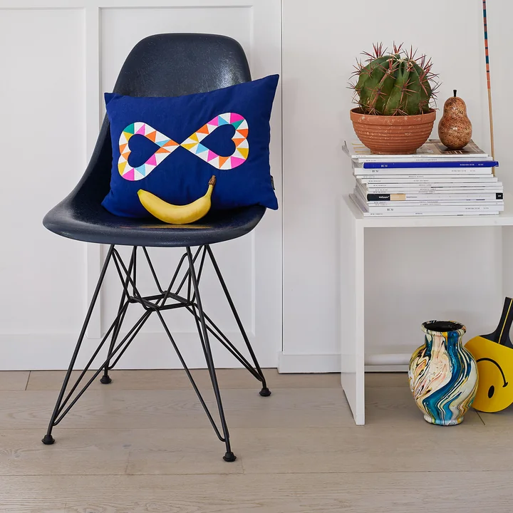 Oreiller brodé Double Heart 2 40 x 40 cm de Vitra en bleu