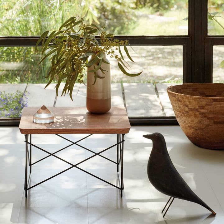 Eames Occasional Table LTR Vitra en eucalyptus / noir de base (Edition limitée)