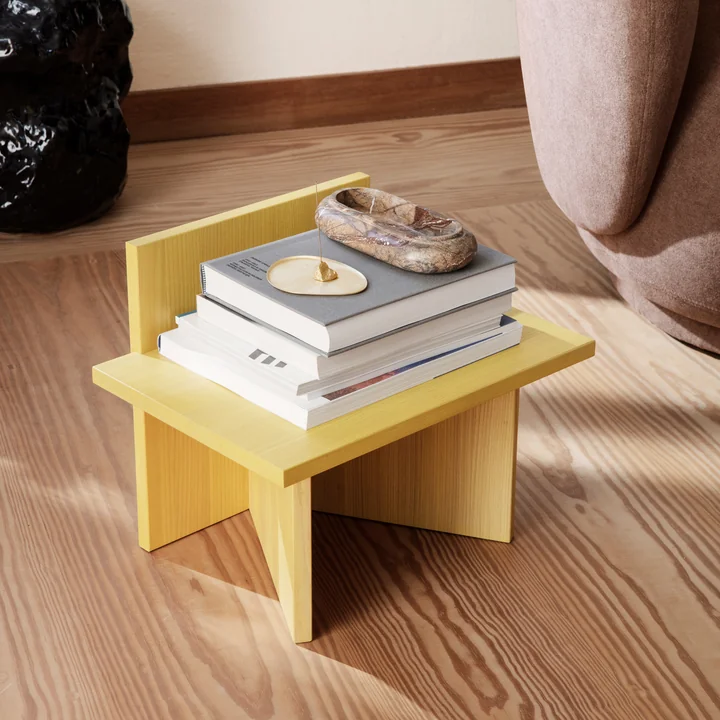 Tabouret oblique / étagère du ferment Vivre en jaune cendré