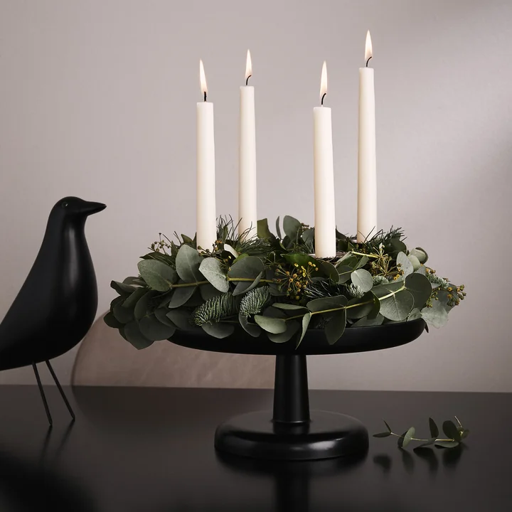 High Tray et Eames House Bird de Vitra