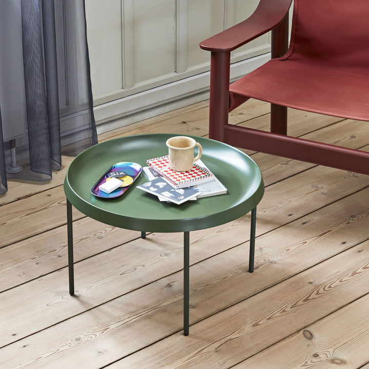 Table d'appoint Tulou, Emaille mug et plateau par Hay