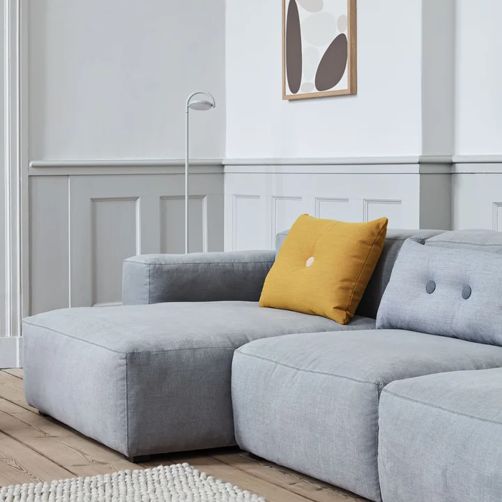 Lampadaire LED Marselis, canapé et coussin Mags Soft Dot by HAY