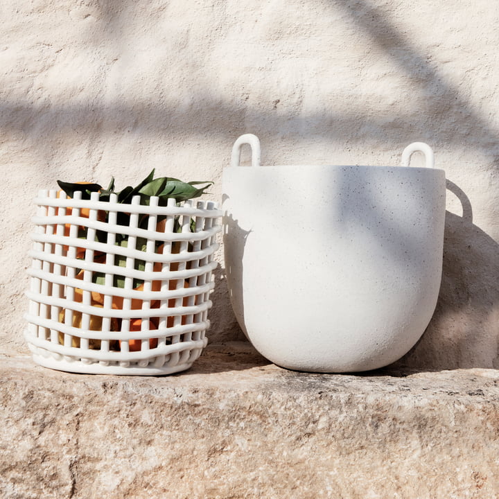 Speckle Pot de plantes et panier en céramique de ferm Living en blanc cassé