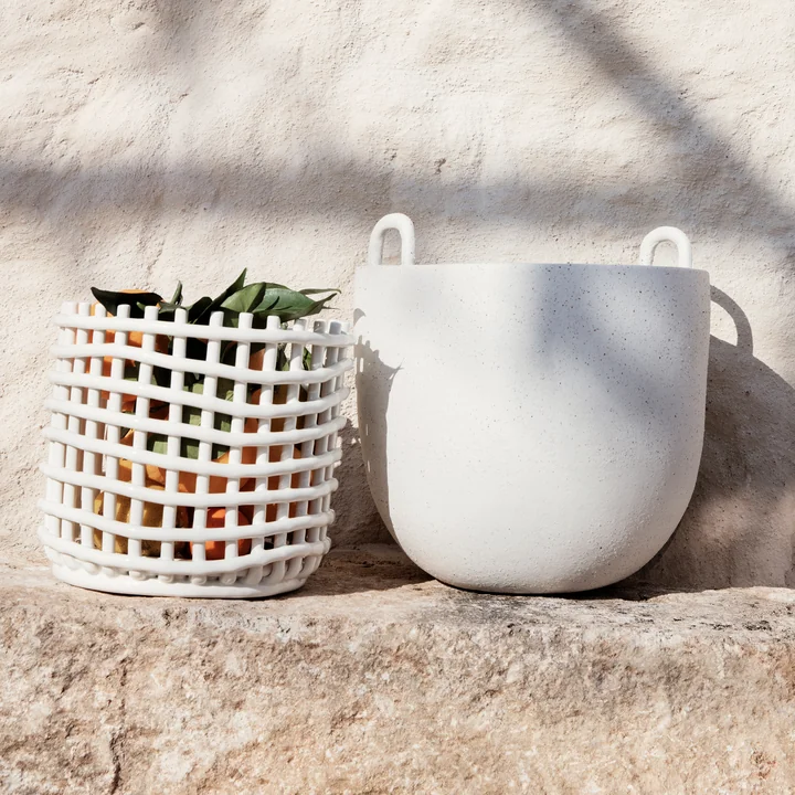 Speckle Pot de plantes et panier en céramique de Ferm Living en blanc cassé