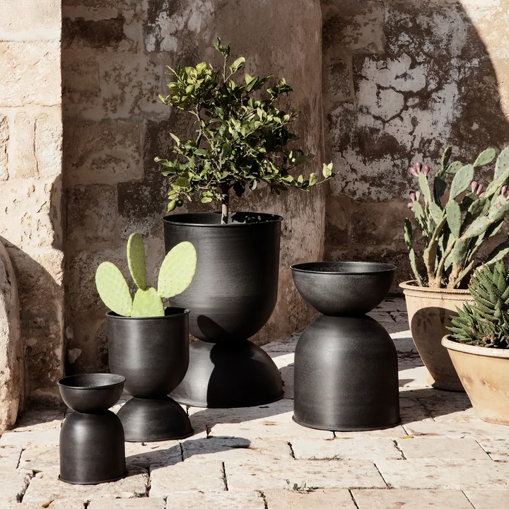Hourglass Pot de fleurs de Ferm Living en différentes tailles