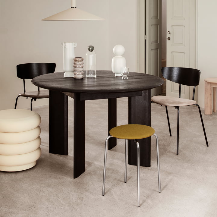 Table en biseau, Ø 117 x H 73 cm, chêne huilé noir par ferm Living