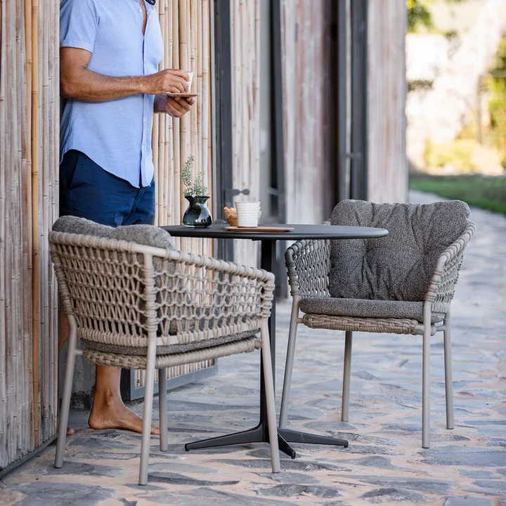 Ocean Chaise avec accoudoirs, taupe de Cane-line