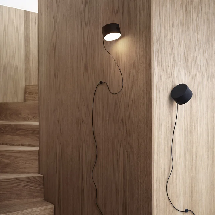 Post Applique murale LED de Muuto en noir