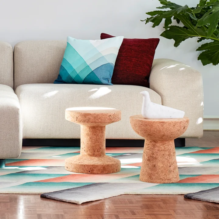 L'Oiseau et le tabouret de la famille Cork par Vitra