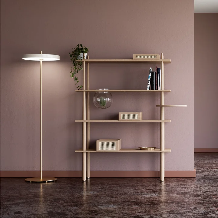 Asteria Lampadaire LED et étagère sur pied Stories avec 4 étagères de Umage