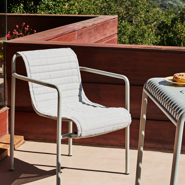 Palissade Fauteuil de salle à manger avec Palissade Quilted Cushion de HAY