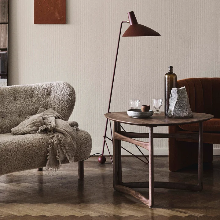 Table basse Drop Leaf HM5 et lampadaire Tripod HM8 par & tradition