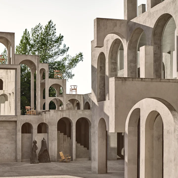 Les chaises CH de Carl Hansen à grande distance