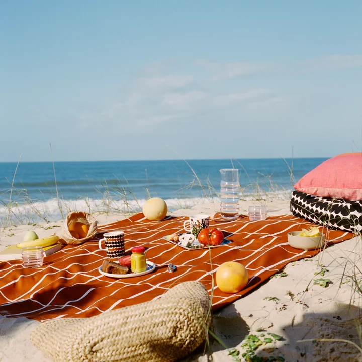 Marimekko Ustensiles sur la couverture de pique-nique Tiiliskivi