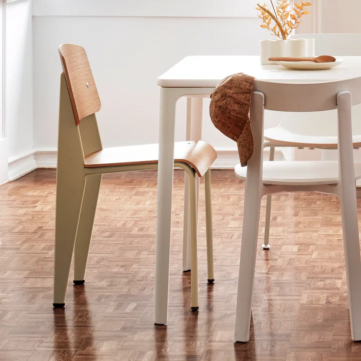 Chaise Prouvé Standard de Vitra en chêne naturel / écru