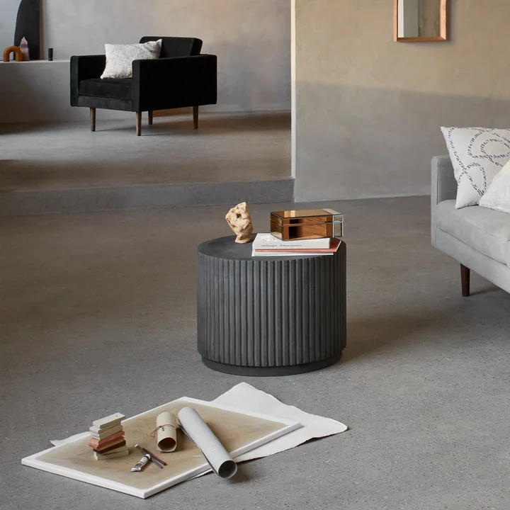 Rillo Table d'appoint, Ø 56 x H 42 cm, charcoal de Broste Copenhagen