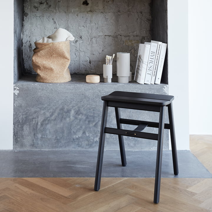 Tabouret d' Angle, chêne noir de Form & Refine