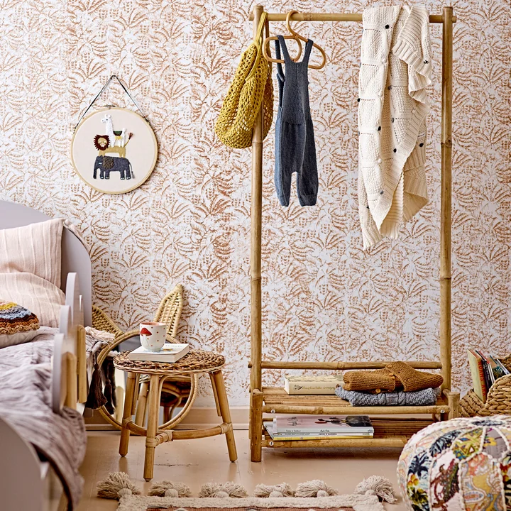 Porte-manteau en bambou de Bloomingville la chambre des enfants avec une décoration naturelle supplémentaire