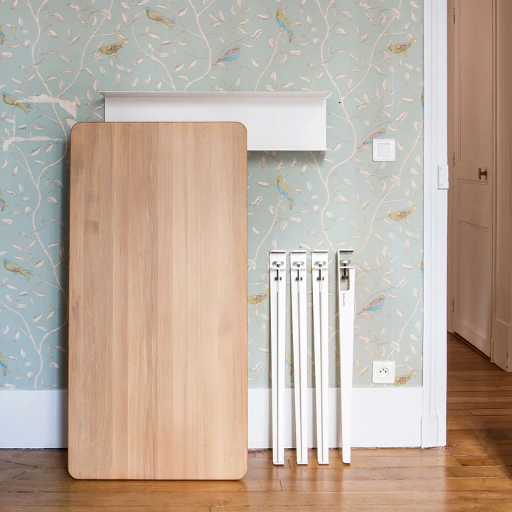 Le pied de table et de bureau H 75 cm, blanc nuage, de TipToe ainsi qu'un plateau en bois assorti également de TipToe