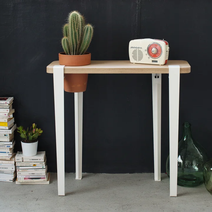 Le pied de table et de bureau H 75 cm, blanc nuage, de TipToe comme petite table d'appoint pour les objets décoratifs