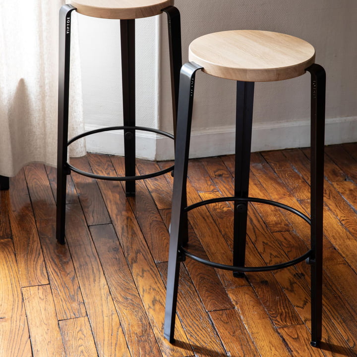 Le tabouret de bar BIG LOU, chêne, noir graphite de TipToe en combinaison