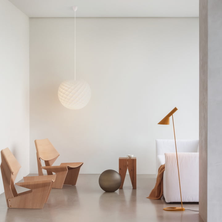 Le lampadaire AJ de Louis Poulsen comme objet d'art fonctionnel dans le salon